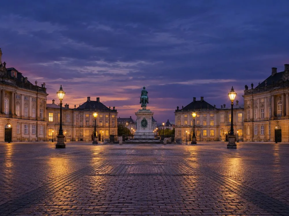 Copenhagen: Murder Mystery Hunt by Amalienborg Palace